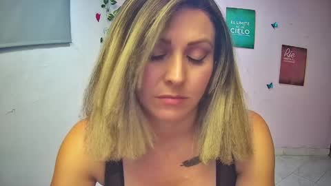 Hestesiaxx online show from April 16, 2026, 10:56 pm