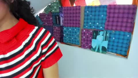 hesttia_ online show from April 12, 2026, 9:09 pm