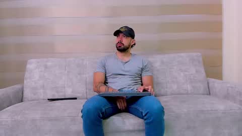 heteros men online show from March 1, 2025, 1:29 pm