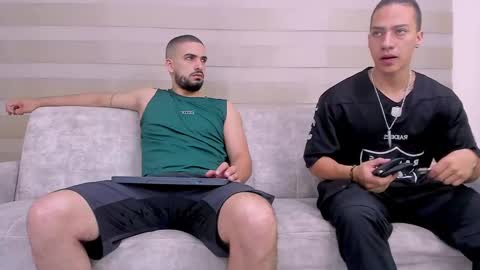 heteros men online show from March 8, 2025, 1:25 pm