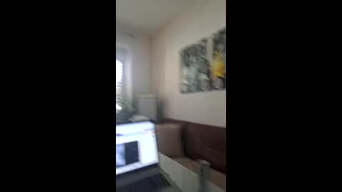 lara online show from April 15, 2026, 11:17 am