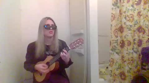 Snapshot of hey_mikky chatting on February 12, 2025, 11:41 pm hey_mikky online show from February 12, 2025, 11:41 pm