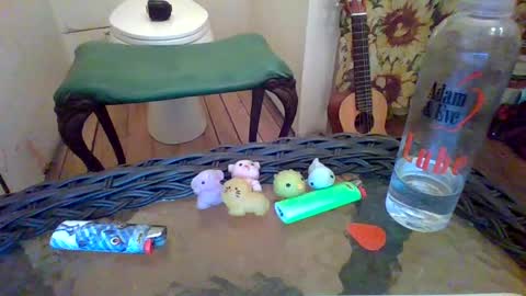 Snapshot of hey_mikky chatting on March 10, 2025, 8:37 am hey_mikky online show from March 10, 2025, 8:37 am