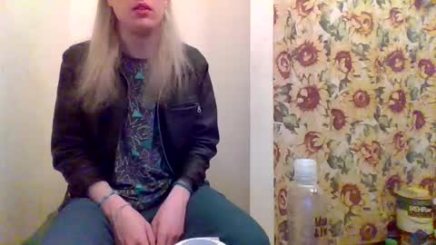 Snapshot of hey_mikky chatting on March 11, 2025, 9:34 am hey_mikky online show from March 11, 2025, 9:34 am