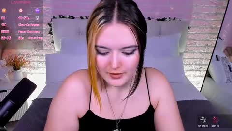 Snapshot of heymarybaby chatting on October 8, 2025, 11:08 am Amazing Mary  online show from October 8, 2025, 11:08 am