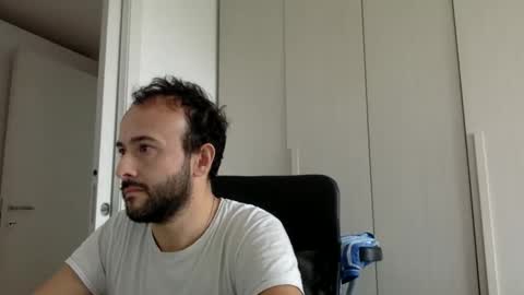 Snapshot of hhombre chatting on October 17, 2025, 9:01 am hhombre online show from October 17, 2025, 9:01 am