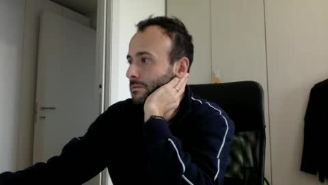 Snapshot of hhombre chatting on April 14, 2026, 8:09 am hhombre online show from April 14, 2026, 8:09 am