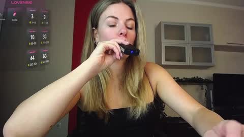 Lina online show from April 7, 2026, 9:32 am