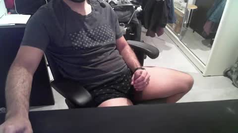 Snapshot of hi_im_chuck chatting on January 29, 2025, 6:43 am hi_im_chuck online show from January 29, 2025, 6:43 am