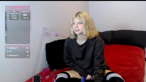 Snapshot of hi_scarlett chatting on December 17, 2024, 1:49 pm hi_scarlett online show from December 17, 2024, 1:49 pm