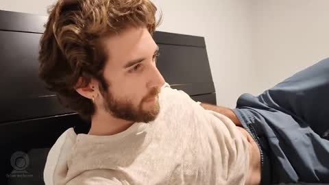 Snapshot of hiddengaze chatting on March 11, 2026, 5:19 pm HiddenGaze online show from March 11, 2026, 5:19 pm