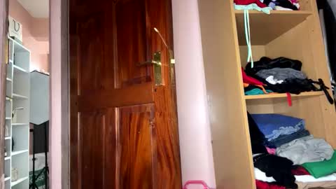 highness107621 online show from November 17, 2025, 5:35 am