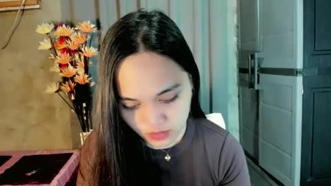 hilarymolly online show from February 25, 2026, 2:43 am