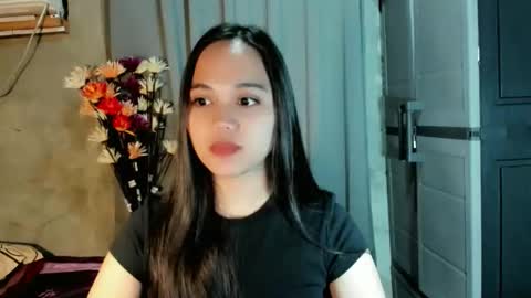 hilarymolly online show from April 7, 2026, 3:07 am