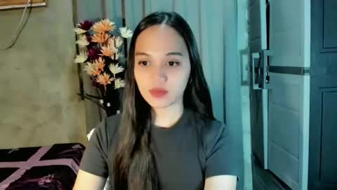hilarymolly online show from May 9, 2026, 6:13 pm