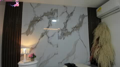 Hilary Thomsom online show from February 18, 2026, 12:23 pm