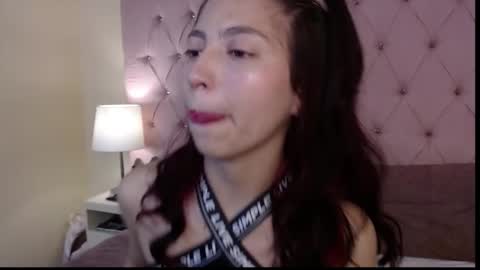 Snapshot of hillary_thomson chatting on December 1, 2025, 2:11 pm Hillary Thomson online show from December 1, 2025, 2:11 pm