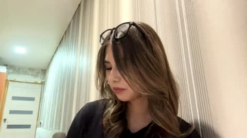 Snapshot of hilmavasudevan chatting on March 27, 2026, 2:39 pm Lia online show from March 27, 2026, 2:39 pm