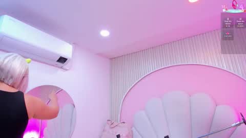 hinata_dolly online show from October 30, 2025, 11:00 am