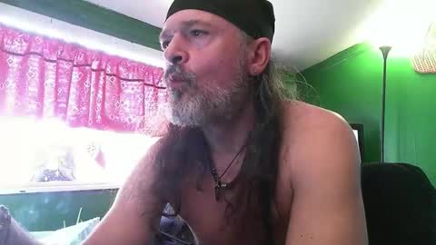 hippiedad333 online show from March 17, 2026, 1:25 pm