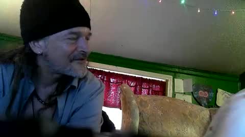 hippiedad333 online show from May 8, 2026, 10:59 pm