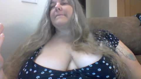 hippysnewhere online show from June 2, 2026, 6:10 pm