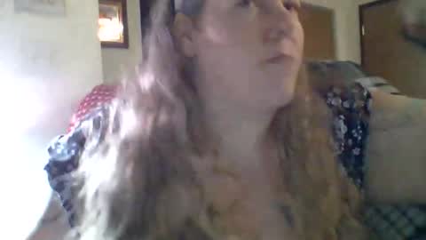 hippysnewhere online show from June 7, 2026, 10:46 pm