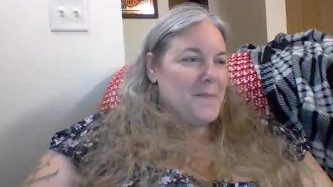 hippysnewhere online show from June 8, 2026, 11:38 pm