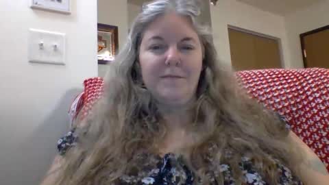 hippysnewhere online show from June 9, 2026, 11:44 am