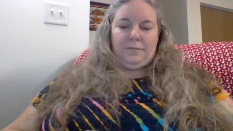 hippysnewhere online show from June 10, 2026, 5:01 pm