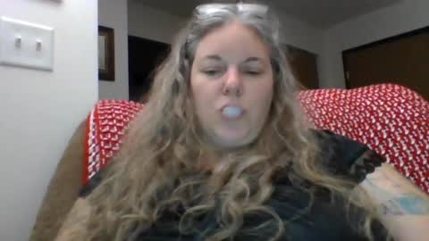 hippysnewhere online show from June 12, 2026, 9:52 am