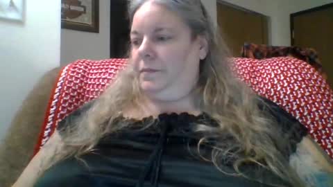 hippysnewhere online show from June 13, 2026, 3:48 am