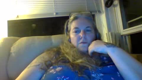hippysnewhere online show from June 15, 2026, 4:47 am
