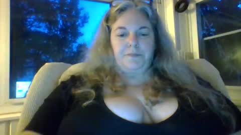 hippysnewhere online show from June 18, 2026, 9:14 am