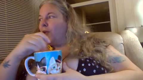 hippysnewhere online show from June 28, 2026, 5:24 am