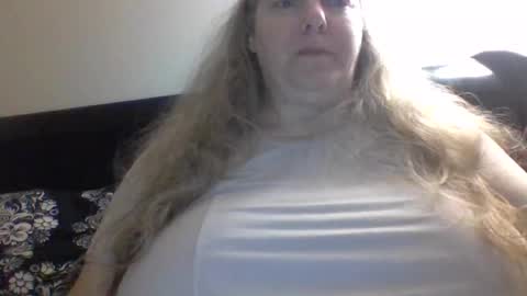 hippysnewhere online show from July 10, 2026, 8:50 am