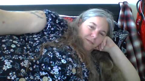 hippysnewhere online show from July 24, 2026, 9:35 pm