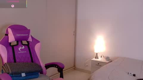 Snapshot of hipshannah chatting on November 15, 2025, 9:54 pm H A N N A H online show from November 15, 2025, 9:54 pm