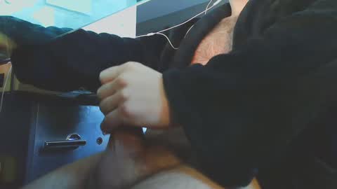 Snapshot of hockeybrad92 chatting on February 19, 2025, 11:49 am Hairy Hockey Player 92 online show from February 19, 2025, 11:49 am