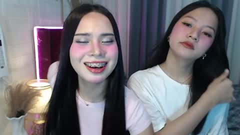 Snapshot of hoelymolly chatting on April 15, 2026, 8:20 pm hoelymolly online show from April 15, 2026, 8:20 pm