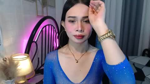 hoelymolly online show from May 21, 2026, 6:37 pm