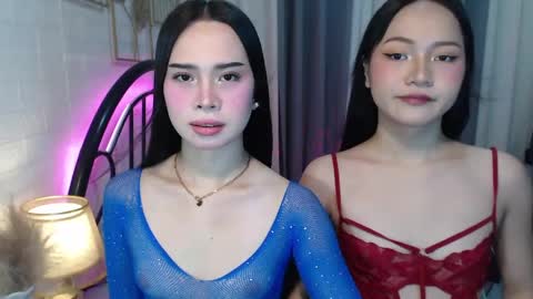 hoelymolly online show from May 24, 2026, 5:51 pm