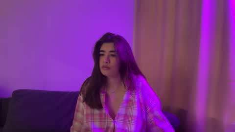 Snapshot of hoenyazhe chatting on November 30, 2025, 11:03 am Nancy Becconi online show from November 30, 2025, 11:03 am