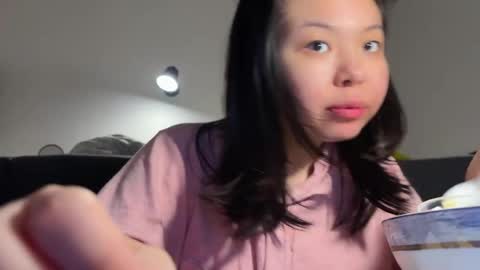 Snapshot of hola_sunflower chatting on April 17, 2026, 1:36 pm amy online show from April 17, 2026, 1:36 pm