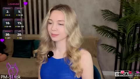 Snapshot of holl1would chatting on May 4, 2026, 7:54 pm My social media links subscribe to support me online show from May 4, 2026, 7:54 pm