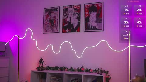 Snapshot of holliwould_ chatting on February 11, 2025, 8:10 pm Holli online show from February 11, 2025, 8:10 pm