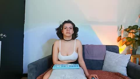 Holly and Honey online show from November 13, 2025, 9:25 pm