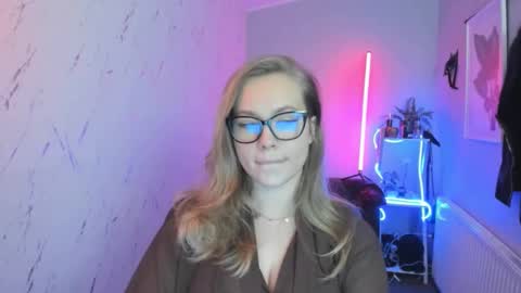 Holly online show from October 30, 2025, 6:52 pm