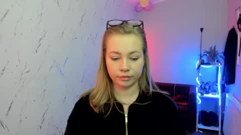 Holly online show from February 3, 2026, 8:36 pm