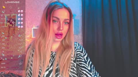 Snapshot of holly_molly8 chatting on January 17, 2025, 4:26 pm holly_molly8 online show from January 17, 2025, 4:26 pm